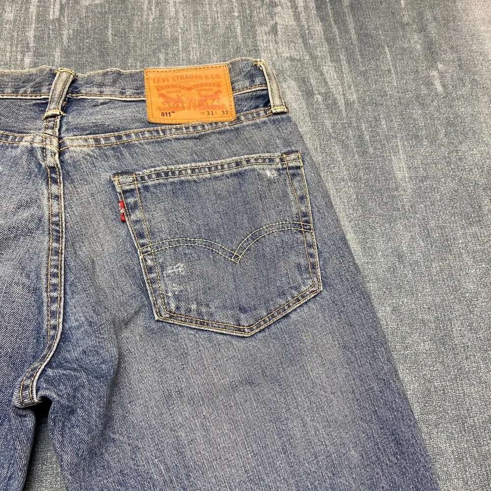 Levi's 511 Jeans Men 31x32 Blue Denim Distressed Frayed Hem Relaxed Straight Leg